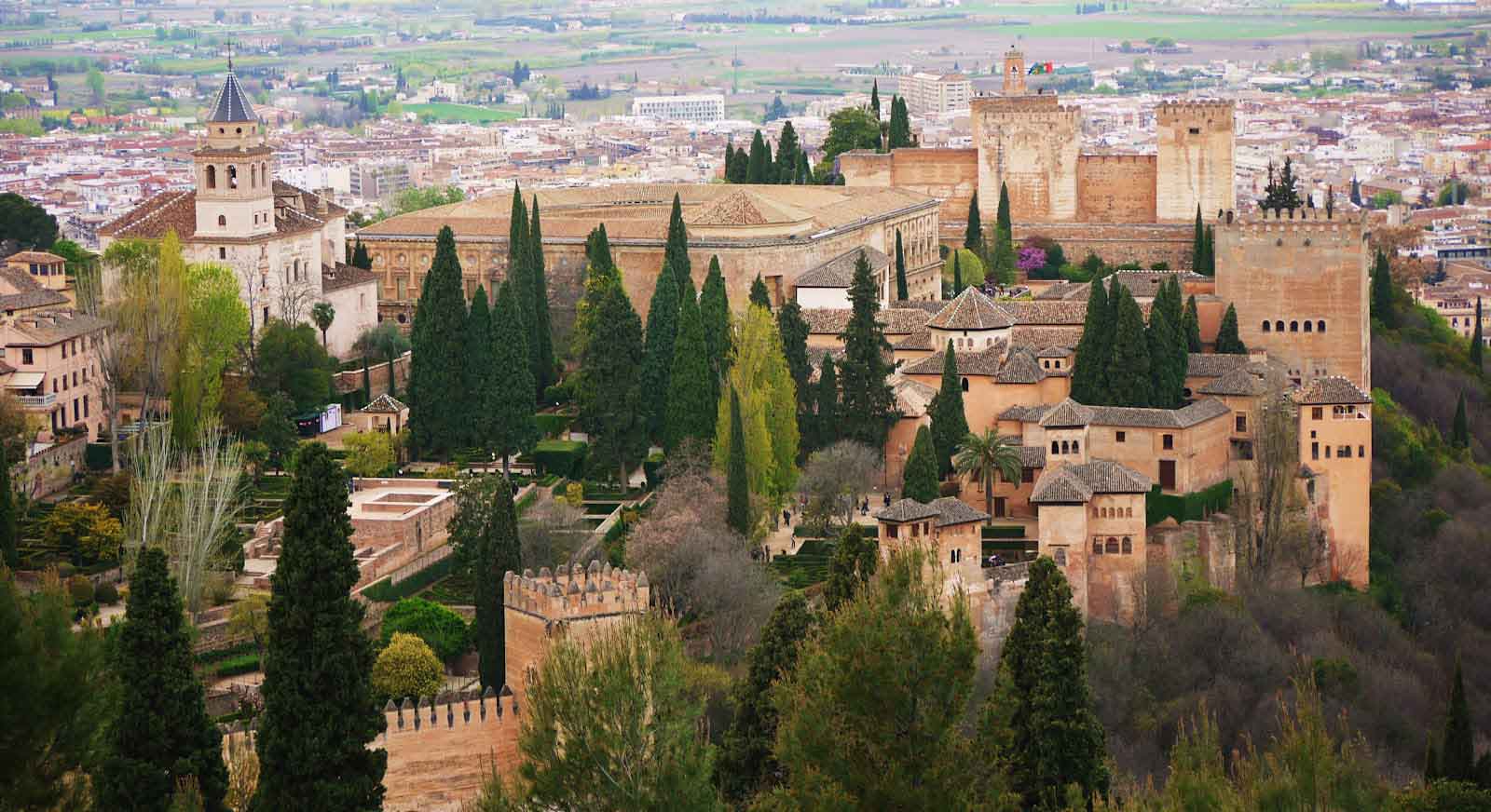 excursiones a granada y alhambra en el mismo día desde Málaga con transpotrte y entradas incluidas
